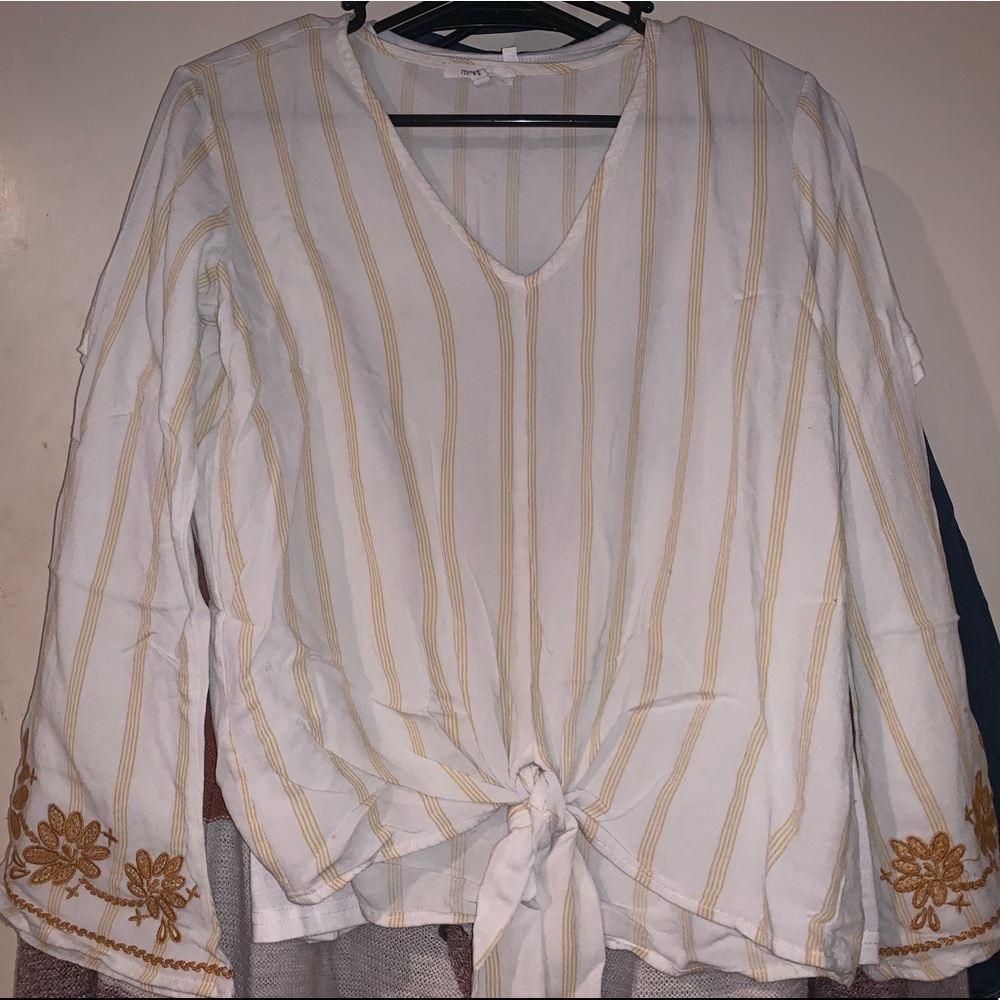 Bell sleeve top